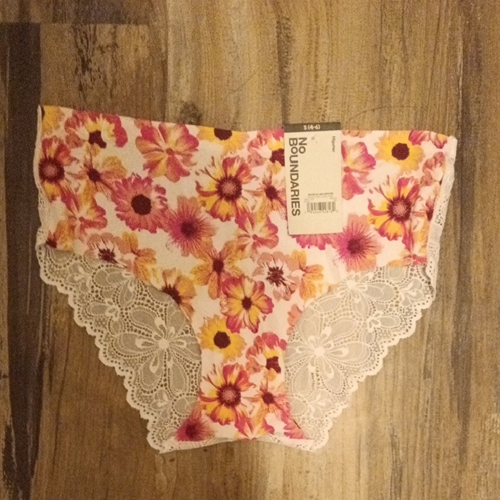 NWT No Boundaries Lace back hipster briefs. Women's Small. Pink/orange floral.